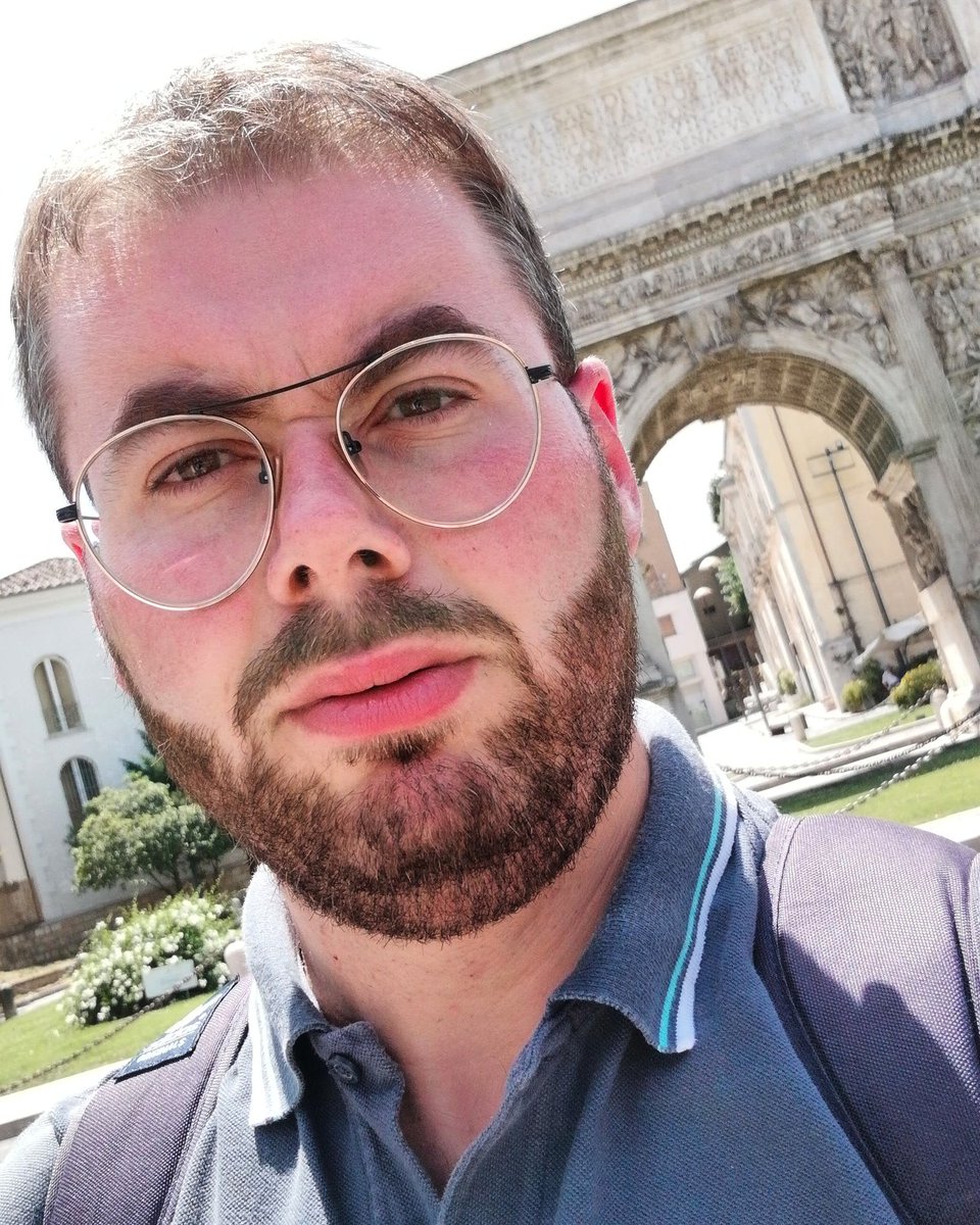 Erri5989's tweet photo. #venerdi #selfie #arcoditraiano #benevento https://t.co/Vnqu3pidxr