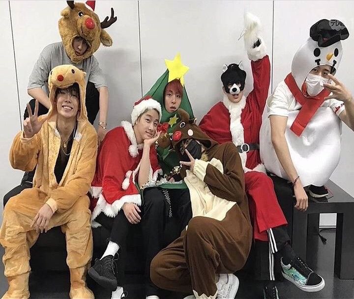 KONblaq7's tweet photo. @iKOLONY_ 🎶 Where are you, I write you a letter I’ll never be able to send
-Everything 

💛💛💛💛💛💛💛
#StandWithHANBIN 
#JusticeForHanbin 
#7OGETHERWITHiKON 
#HANBINSTAYWITHUS #HanbinStayStrong https://t.co/iq5FqOGcML