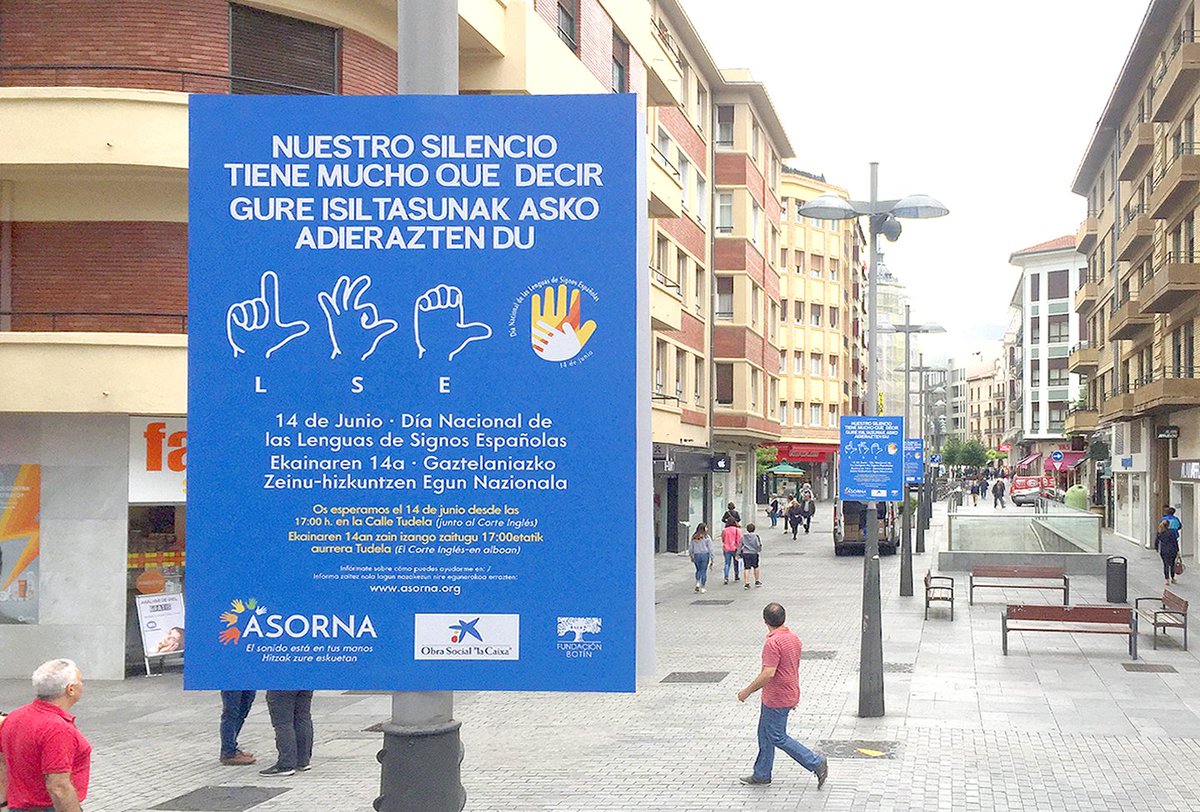 lady_moustache's tweet photo. Más sobre nuestras acciones de Street marketing en- https://t.co/hbytJUT8w6
#ASORNA #EventoSolidario #ElSonidoEstáEnTusManos #DNLSE #YoConlaLS #MarcaLaDiferencia #LenguaDeSeñas #Pamplona #PersonasSordas #Navarra #PaísVasco #LSE #14deJunio #LittleBrandStory https://t.co/J1Lq62ty8y