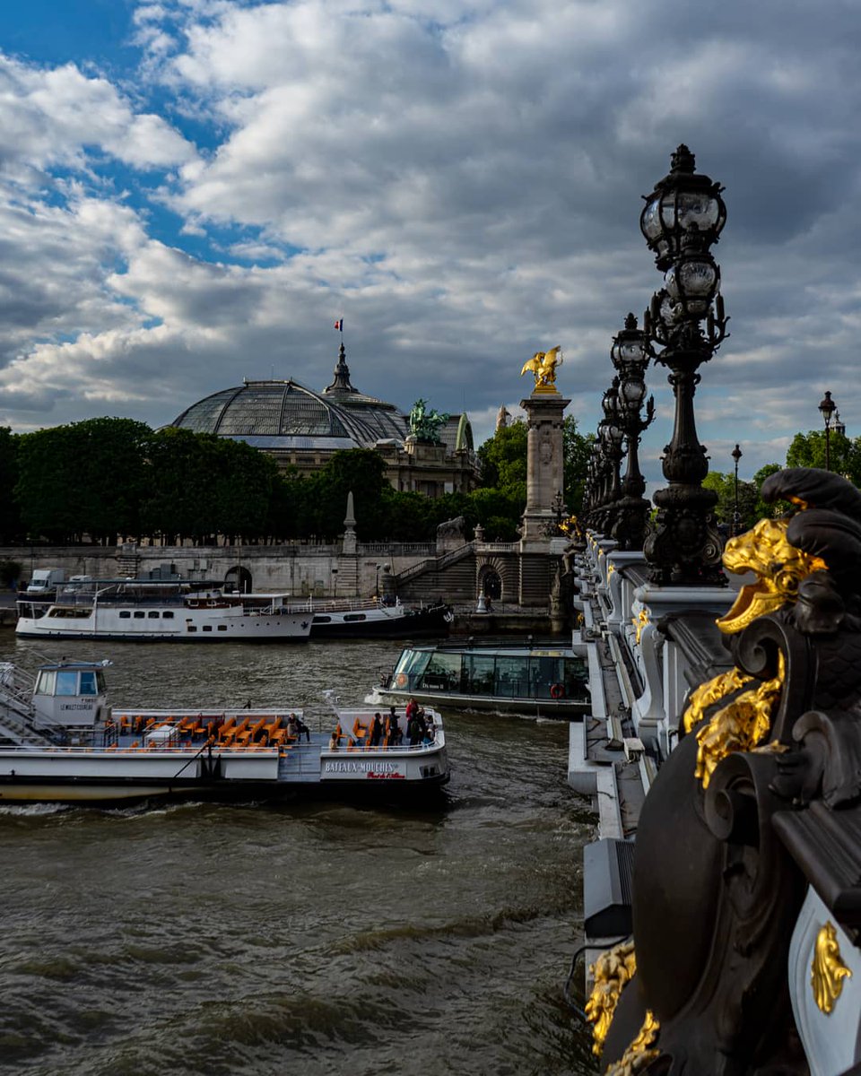 Mysterseb's tweet image. Promenade sur le pont Alexandre III
.
.
#pontalexandre3 #pontalexandreiii #grandpalais #paris #France