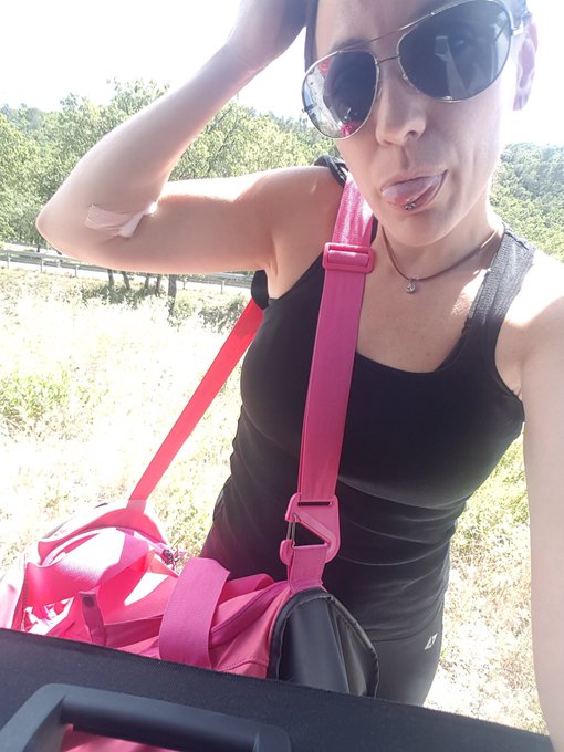 C'est parti pour le sport 👟👟    m&ecirc;me si il fait 35&deg; 💦💦 Bonne journ&eacute;e mes ch&eacute;ris 😘 https://t.co/tKmKu<a href="/tag/enjoy"class="tags"><span>#enjoy</span></a><a href="/tag/goodday"class="tags"><span>#goodday</span></a><a href="/tag/bonappetit"class="tags"><span>#bonappetit</span></a><a href="/tag/covid19"class="tags"><span>#covid19</span></a><a href="/tag/covid19"class="tags"><span>#covid19</span></a>