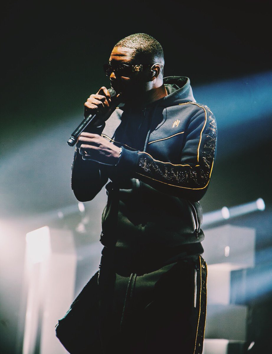 ASB_Art's tweet photo. 07.06.19
@ninhosdt au @RadiantBellevue
La première date du #DestinTour
S/o @yumaprod @DecibelsProd_
#ASBArt 📸 https://t.co/tW5NLej9N1