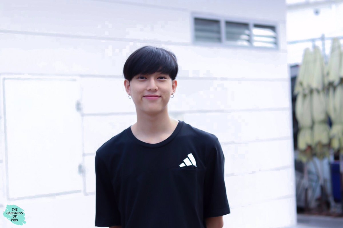 theHPNofPrin's tweet photo. ชอบใส่แว่น กด1
ชอบไม่ใส่แว่น กด2 
แต่ถ้าชอบทั้งสอง กด 💙

@Princhwp 
#PrinChatchawit
#ENofLoveรักวุ่นๆของหนุ่มวิศวะ https://t.co/ZTpqZJTNtz