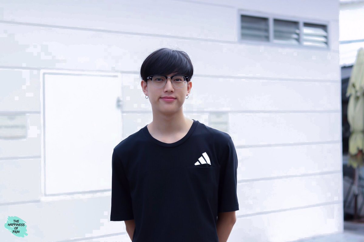 theHPNofPrin's tweet photo. ชอบใส่แว่น กด1
ชอบไม่ใส่แว่น กด2 
แต่ถ้าชอบทั้งสอง กด 💙

@Princhwp 
#PrinChatchawit
#ENofLoveรักวุ่นๆของหนุ่มวิศวะ https://t.co/ZTpqZJTNtz