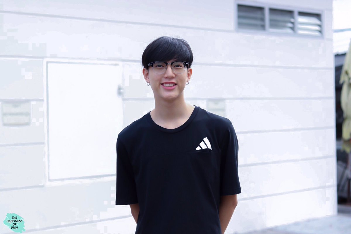 theHPNofPrin's tweet photo. ชอบใส่แว่น กด1
ชอบไม่ใส่แว่น กด2 
แต่ถ้าชอบทั้งสอง กด 💙

@Princhwp 
#PrinChatchawit
#ENofLoveรักวุ่นๆของหนุ่มวิศวะ https://t.co/ZTpqZJTNtz