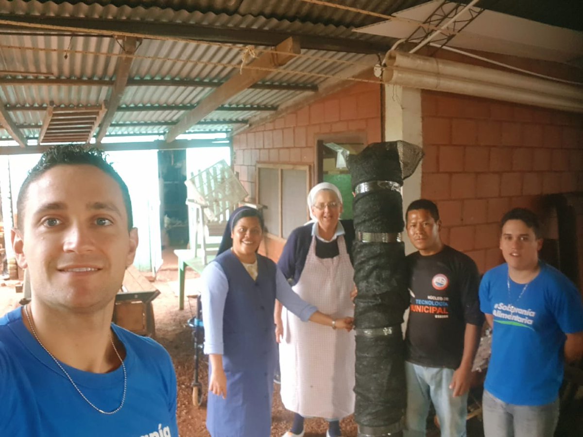 Sub_Dproductivo's tweet photo. Hogar de ancianos en Gobernador Roca.🛣
Por más producción propia. 💪🌱🥬🌾🐣
Nos cuentan que su producción esta destinado para el consumo diario de los ancianos.
#producciónPropia
#SoberaniaAlimentaria
@herrerayflia
@Arce_Carlos_ 
@martaferre 
@OttoGoritz https://t.co/hucSbOgwXM