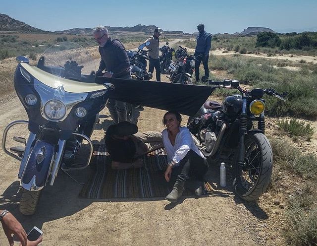 twitscfr's tweet photo. #wheelsandwaves #2017 #acciendent in the #bardenasreales #desert #indianmotorcycles #triumpmotorcycle #keytone #potcho and a lot of water! https://t.co/wKpkUsCAtm https://t.co/L4Dgj7FtER