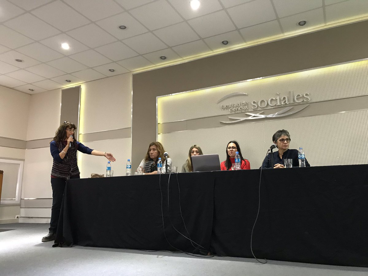 soyingridbeck's tweet photo. Ya arrancaron las #JornadasSaludSexualSanJuan #Ahora panel sobre embarazo adolescente no intencional. Sala llena en la Facultad de Ciencias Sociales. https://t.co/84JQdGa81U