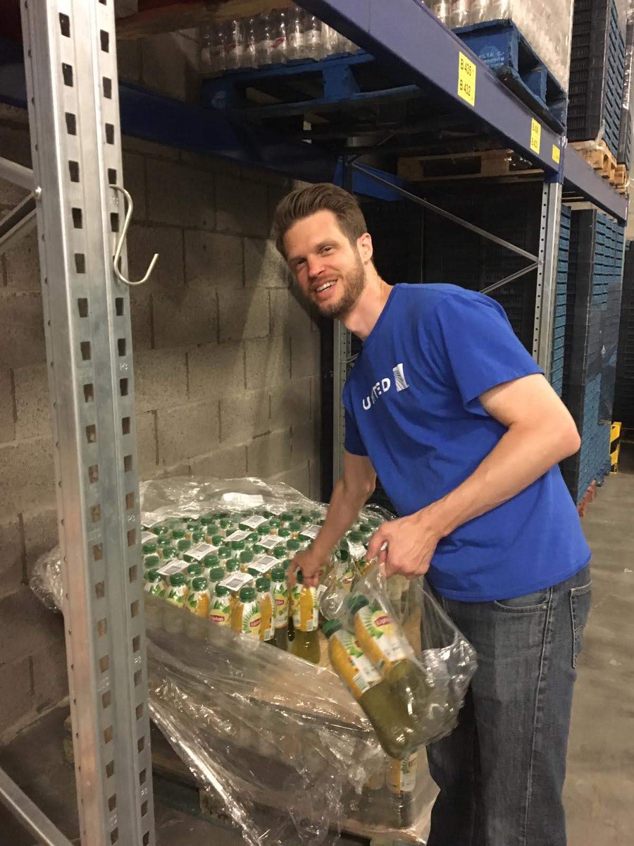 Cheryl_AMS's tweet photo. Another great morning helping out at the @VoedselbankAmst always happy to give back to those in need! #Amsterdam #beingunited @weareunited #givingback #volunteering #communitywork #voedselbank #capams @KristenLynn_UA https://t.co/Y2fYWmqoWf