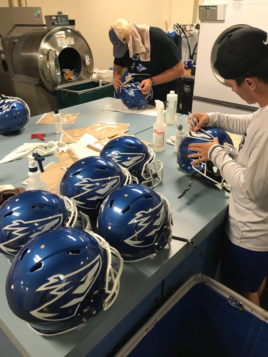 UNK_Athletics's tweet photo. WE'RE GIVING AWAY A FOOTBALL HELMET &amp; LOOKING FOR STUDENT MANAGERS!!

OPEN GIVEAWAY: Retweet this to be entered to win this UNK Patriotic Helmet. Drawing 6/21

INCOMING &amp; CURRENT UNK STUDENTS: Apply to become a student manager at:  https://t.co/Y73ua7ByYp or email drewstm@unk.edu https://t.co/1tmbfAWe00