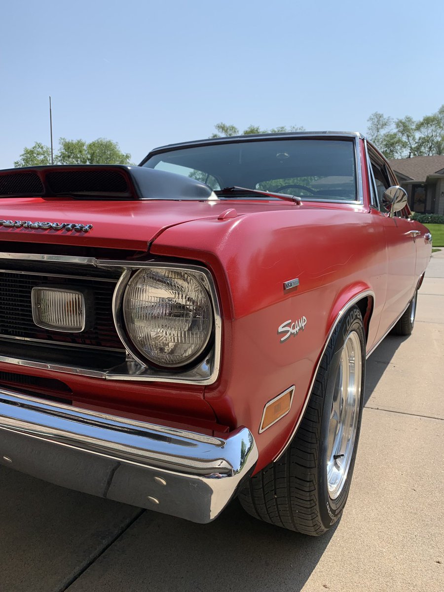PONDimonium's tweet photo. Happy #FrontEndFriday
#mopar #plymouth #valiant #scamp #1971 #abodymopar #notadart #lunati #keithblackinc #milodon #TTIheaders #lokarequipped #holleyperformance #edelbrock https://t.co/nqEZgrWAVQ