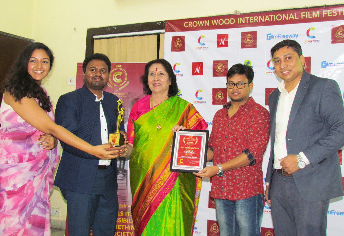 drjgeetareddy's tweet photo. Delighted to share with you that a documentary film titled 'Agnishikha' on my mother, Smt. Eashwari Bai's Life was awarded the best film in the woman category at the Crownwood International Film Festival in Kolkata

Director: Sampath, Actress: Shantipriya https://t.co/4qa1A9f0Jt