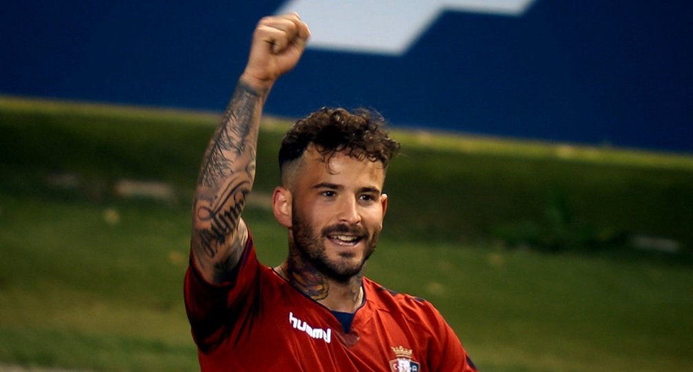 SERDepValencia's tweet photo. NOTICIA @SERDepValencia. El @LevanteUD y @CAOsasuna negocian el traspaso de @RubenSan93 al club navarro por una cantidad inferior a los 3,5 millones de euros que establece su cláusula de rescisión. El deseo del jugador ha sido clave para el desenlace de la operación. https://t.co/iWxW2kvHVD
