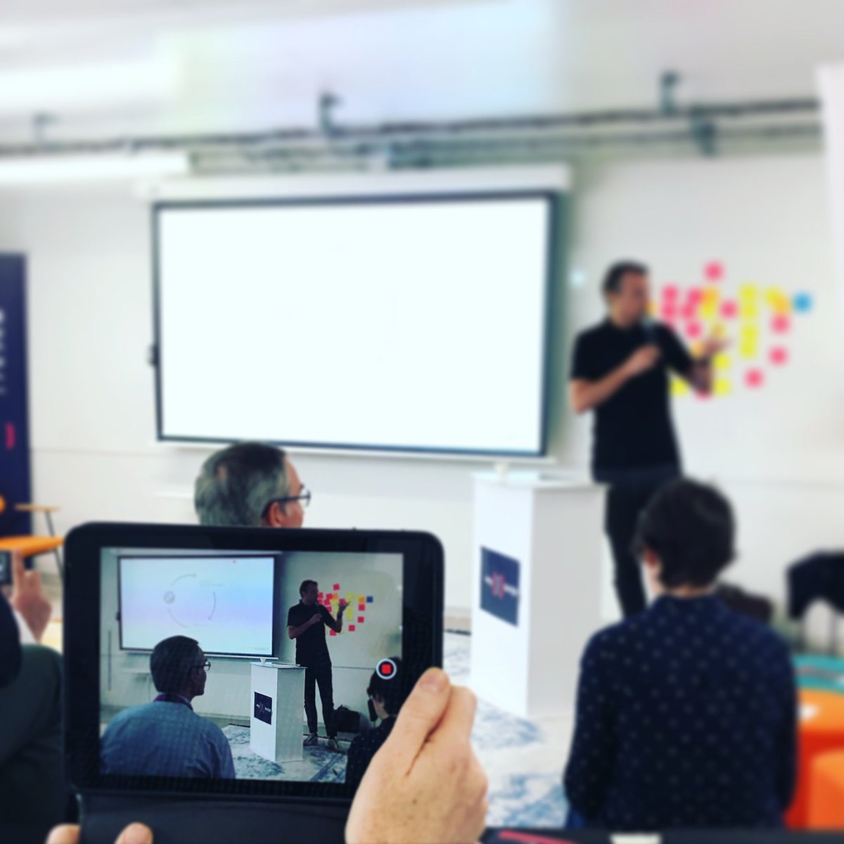 lesage_rachel's tweet photo. Fantastique Keynote de Laurens van den Acker, pour la journée de clôture de la première Design Week d’Air France, le design au cœur de la stratégie de l’entreprise #afdesignweek #AF_DigitalFactory @airfrance @renault_fr https://t.co/tiT05RP4pr