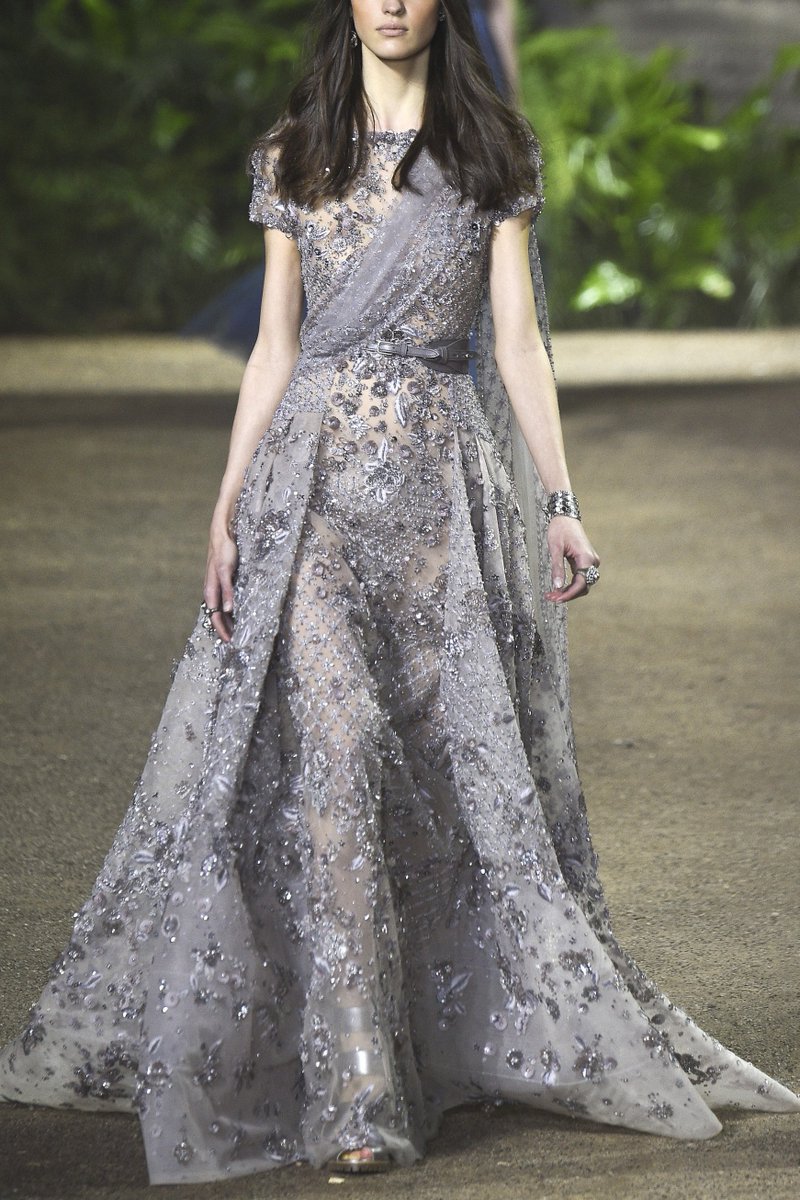 couturegalaxy's tweet photo. elie saab’s spring 2016 couture คอลเลคชั่นนี้คือการผสมผสานองค์ประกอบแบบวิคตอเรียเข้ากับสไตล์อินเดียดั้งเดิม ดีเทลสวยมากด้วยย https://t.co/TOF99hgTB4