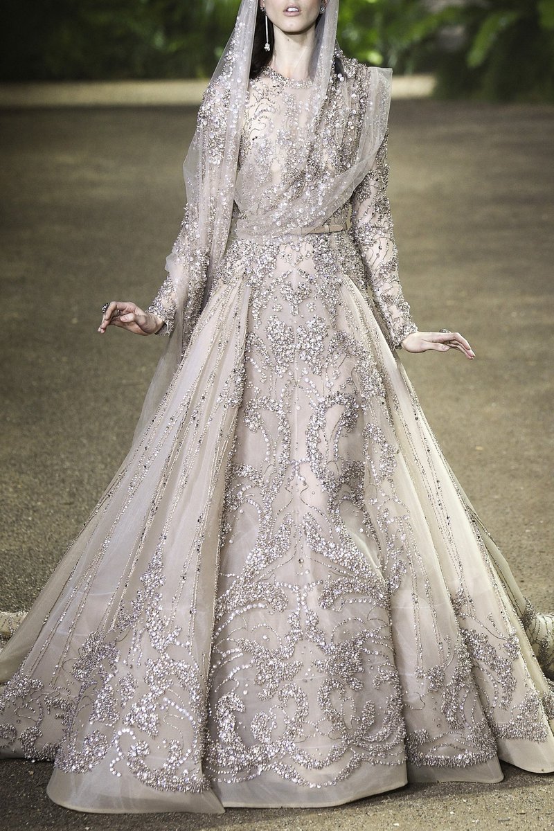 couturegalaxy's tweet photo. elie saab’s spring 2016 couture คอลเลคชั่นนี้คือการผสมผสานองค์ประกอบแบบวิคตอเรียเข้ากับสไตล์อินเดียดั้งเดิม ดีเทลสวยมากด้วยย https://t.co/TOF99hgTB4