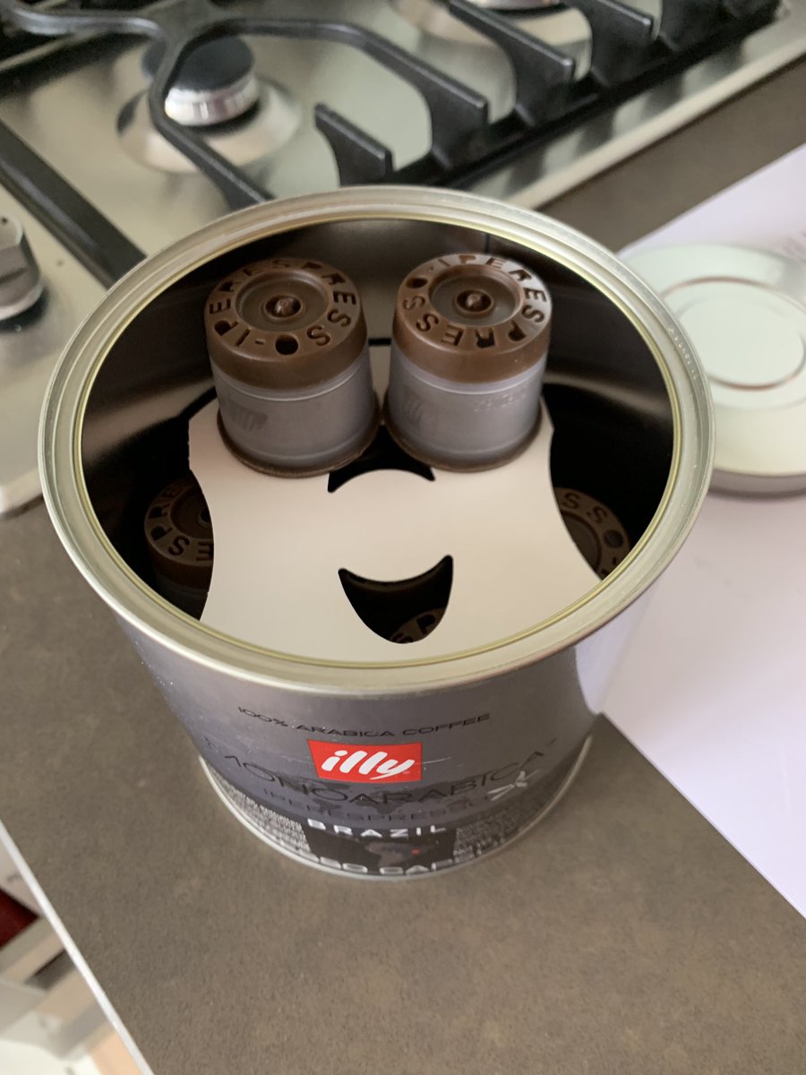 petra_wit's tweet photo. #Illy #coffee happy coffee @FacesPics #facesinthings #iperespresso 😃 https://t.co/FtZH4HuVGc