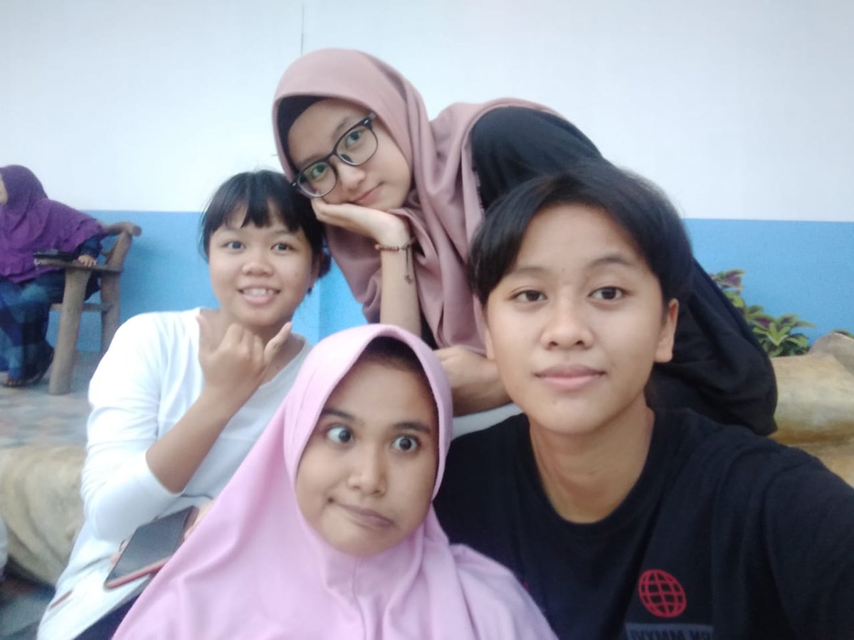muteayaya's tweet photo. jaga ini twtr <3
#caredu #love #Friends https://t.co/F2HtNCyu9m