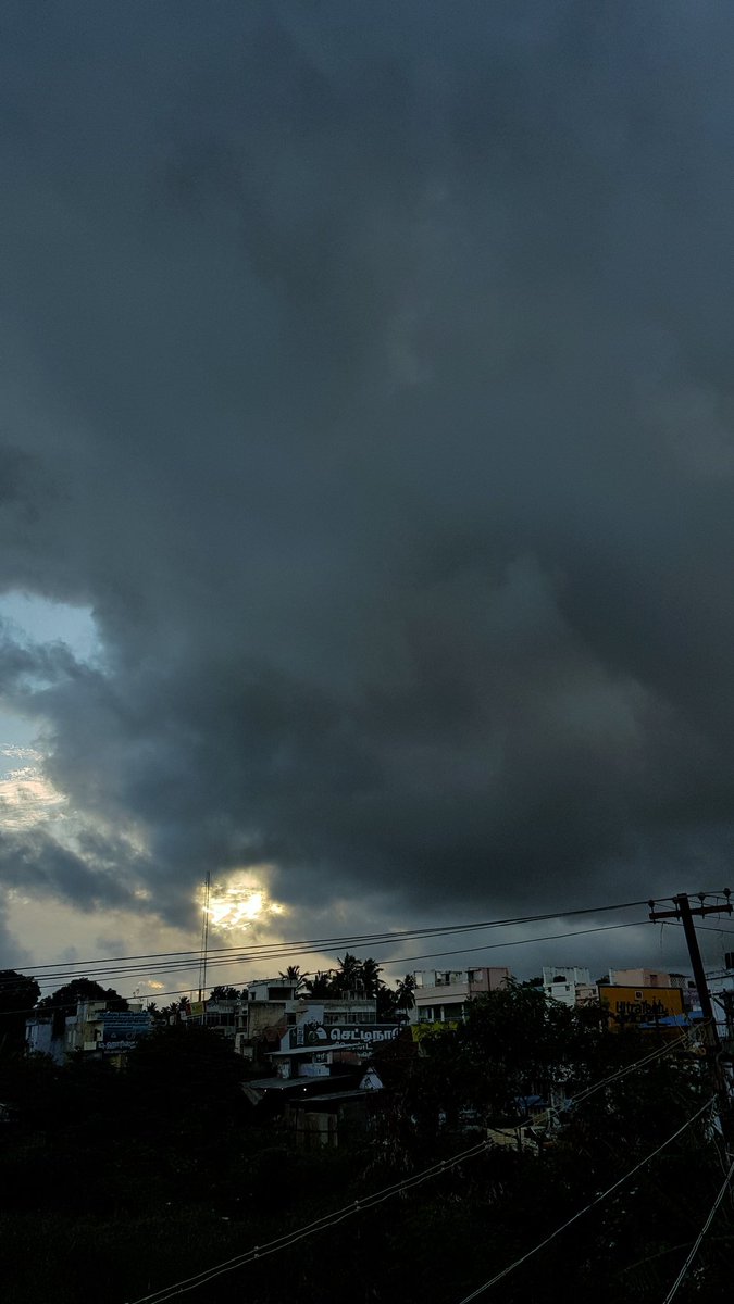 viswanathan223's tweet photo. When the state's capital being hit by a worst drought, Kanyakumari enjoys South West monsoon.

#neidhal #neidhalmagazine #nagercoil #kanyakumari https://t.co/5BuhPyPfd1