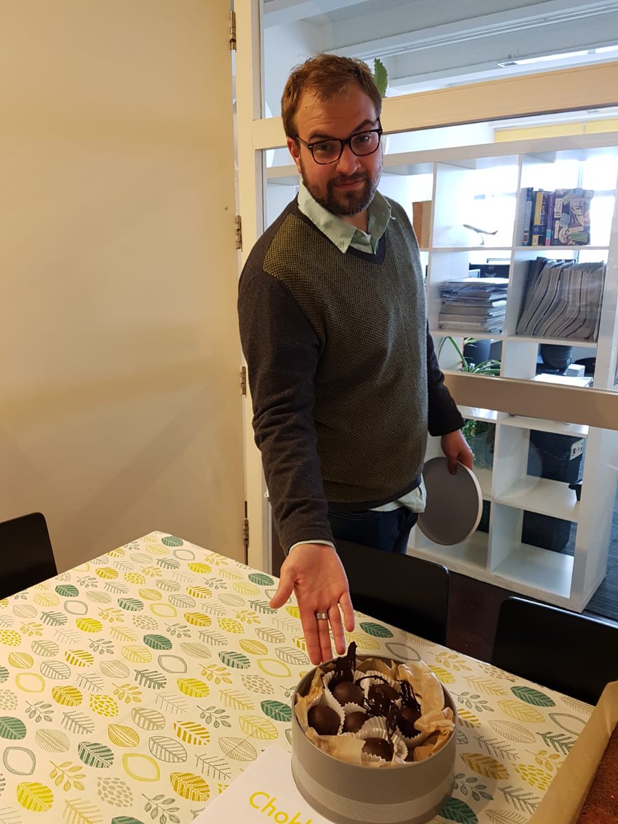 Travel_Nation's tweet photo. Here are a few pics from our day supporting @MacmillanSE yesterday. We raised our bar higher than ever for both cake standards and fundraising. Over £700 and counting! #MacmillanTakeover https://t.co/J98hgb6El9