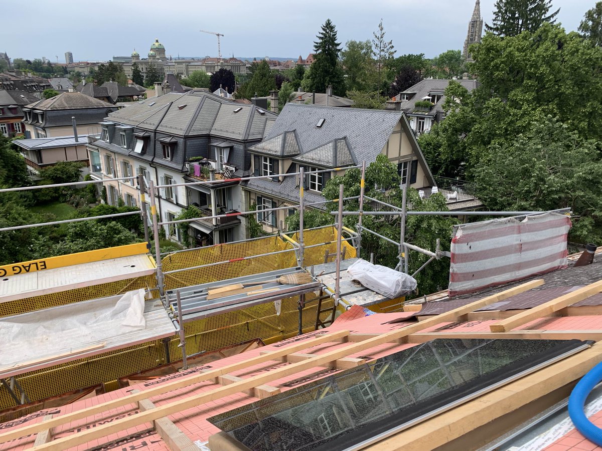 Gruss aus Bern! #amenergiewenden #energiewendegenossenschaft #energiewendejetzt #eigenerstrom #e_wende_ch #homemadepower #indach #kostal #ostwest #pva #photovoltaik #plenticore #solarenergie #sonnenstrom #wirbauendieenergiewende #3S