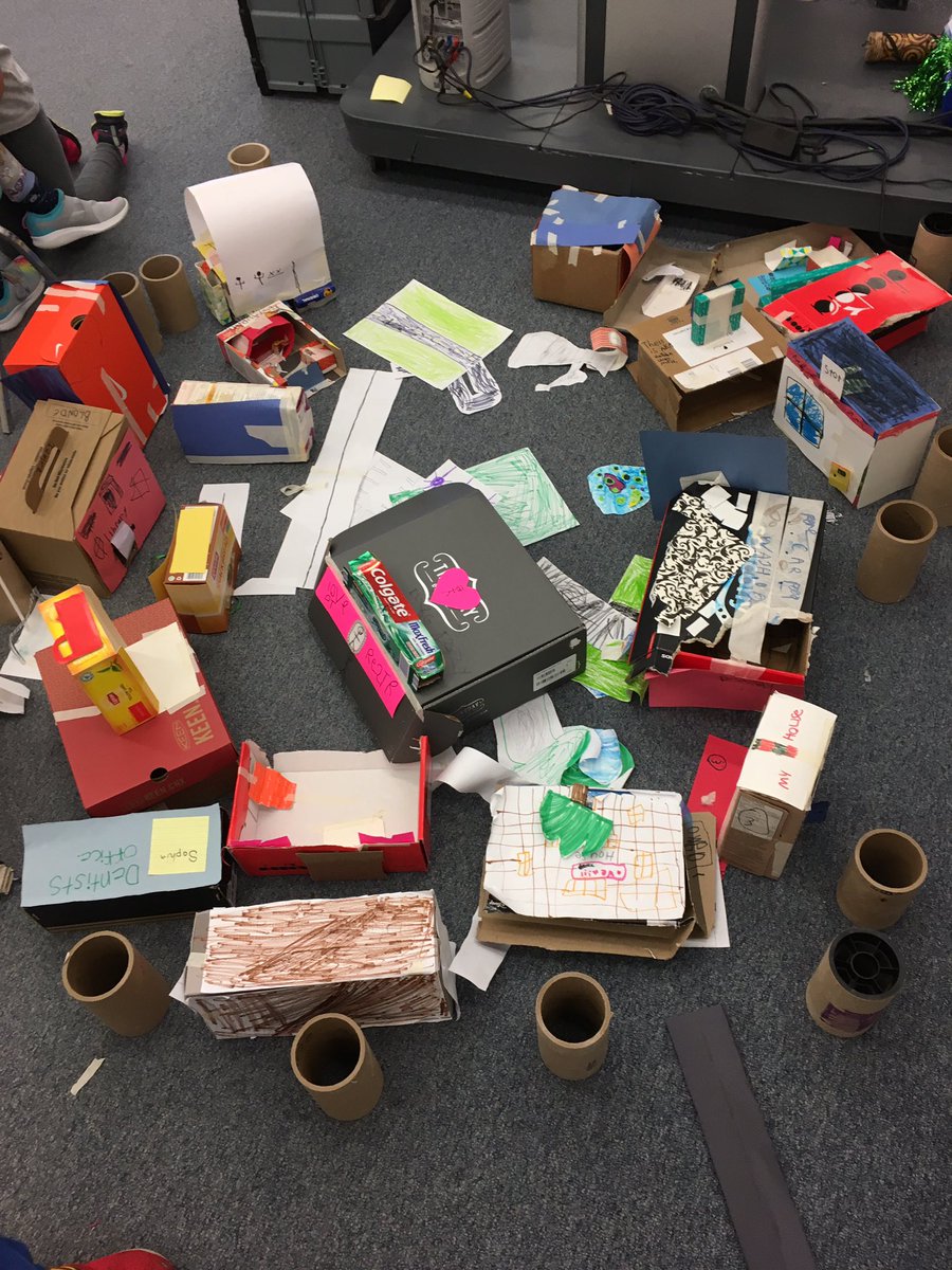 B_Rieper's tweet photo. 🚨Construction ahead🚨
Our class and @SandyEvelyn14’s class have built communities. Ss are building a “hallway highway” to connect the two- love to see the collaboration, problem-solving, and creativity, all through PLAY! @EarlyYearsTDSB @RHMcGregor1 #tdsbPINEAPPLE #RHM203 https://t.co/kNCTVPZjw8