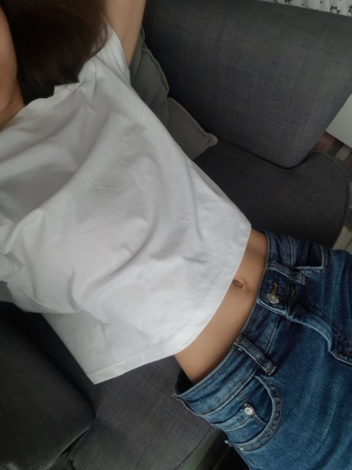 Sexy sexy tummy 💫 https://t.co/hgRM7929pG