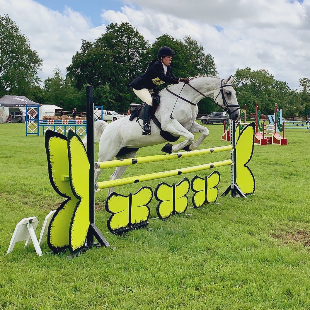 The Afternoon Show is out &amp; about today. <a href="/AndyBennett01/">Andy Bennett</a> is live until 4pm at the <a href="/nunneyhorse/">NunneyHorseTrials</a>, on the outskirts of #Frome 🐴🐴🐴