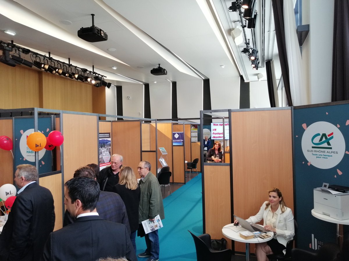 CASudRhoneAlpes's tweet photo. C'est parti pour les #JournéesDuNeuf 🏘️
Venez-vite découvrir les nombreux #programmesneufs proposés par nos exposants ! #Immobilier #Grenoble
📅 Jusqu'à ce soir 20h / Demain de 9h à 13h
➡️ https://t.co/cxcIb5Cxob https://t.co/5mbyTFDrXE