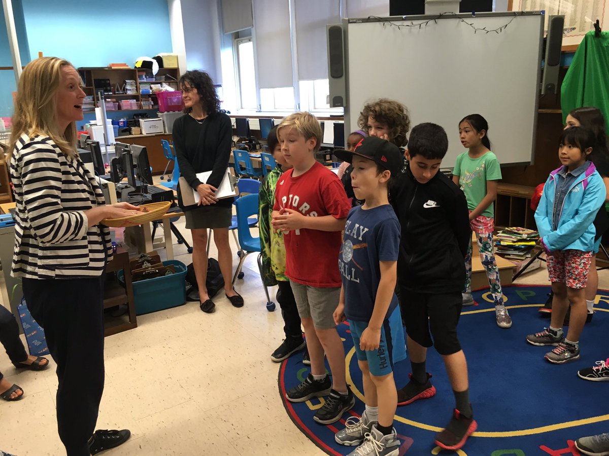 MsH_McMLibrary's tweet photo. Starting the day with a game with Evergreen. @RonFelsen @TDSBKPeters #tdsbccel19 #placemaking #greenspaces https://t.co/KOxNCPa9y4