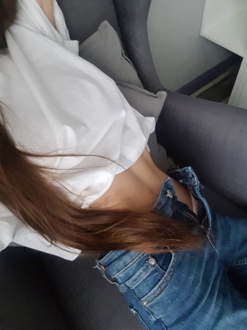 Sexy sexy tummy 💫 https://t.co/hgRM7929pG