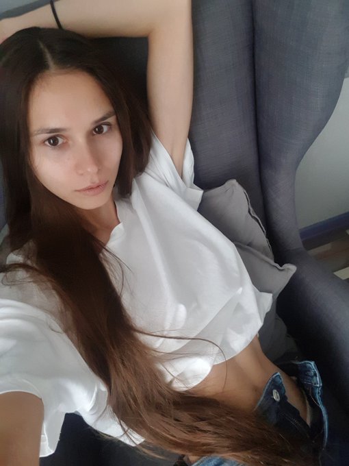 Sexy sexy tummy 💫 https://t.co/hgRM7929pG