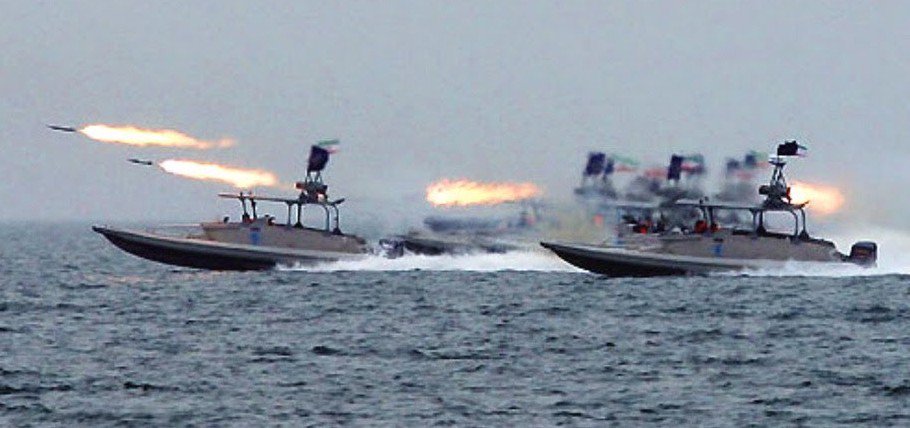 benjohn65's tweet image. Iran’s #FastAttackCraft (FAC) #navy fleet:

Lightly #armoured FACs with sophisticated #weapon systems &amp;amp; speeds up to 70 kts. Twin tubes for #Nasr1 #CruiseMissiles, as well as forward and rear mounted #DShKMs.