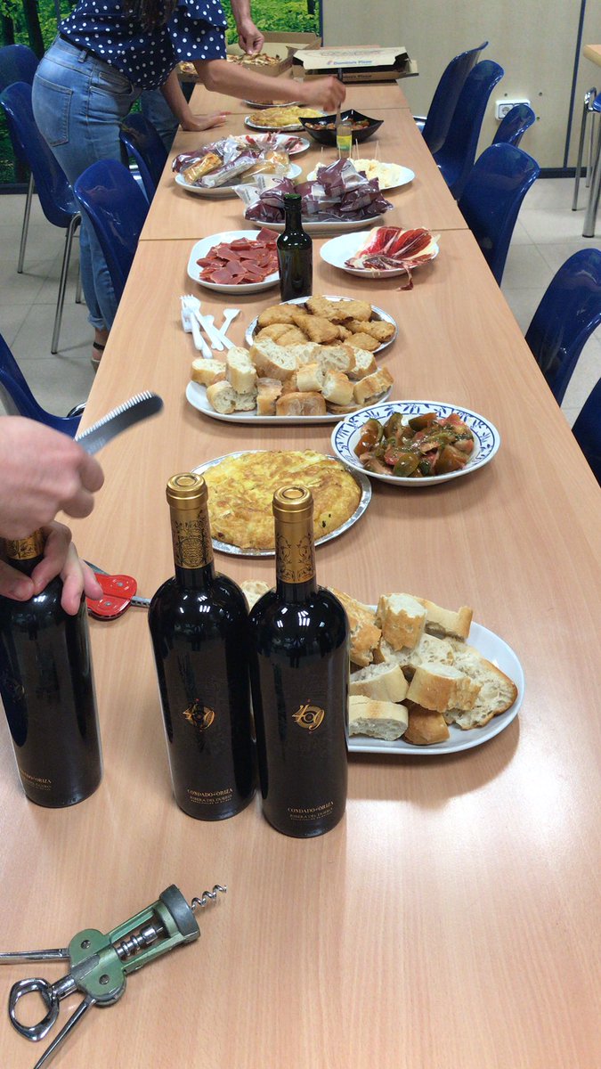 mnicolao11's tweet photo. Somos de rituales .. ¡Qué viene el verano! #Trabajoenequipo La #TribuPanel se SUPERA en @PanelSistemas !! https://t.co/USZZiYPQb6