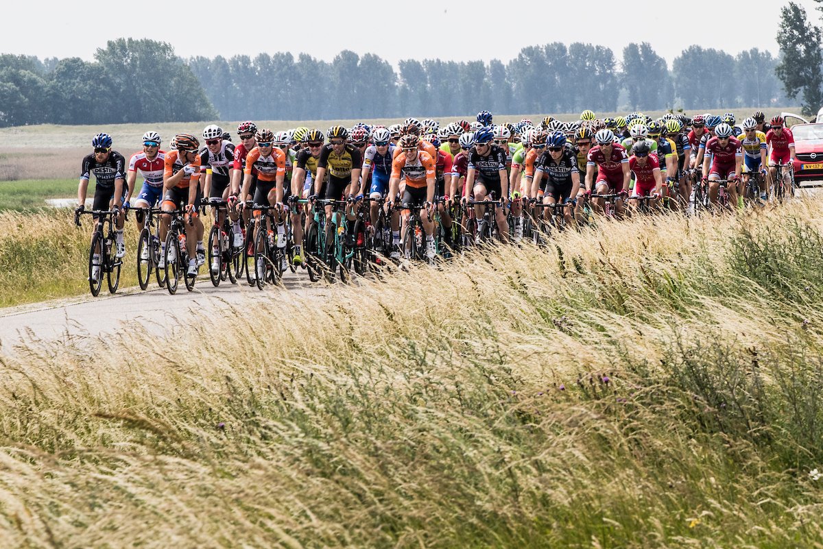 De voorlopige deelnemers zijn bekend! Diverse topteams hebben de ZLM Tour in hun programma opgenomen om de sprinttrein optimaal op de rails te krijgen. De bekendste sprinters zijn Dylan Groenewegen &amp; Caleb Ewan. Bekijk nu op zurl.co/yw5z de deelnemers. #zlmtour