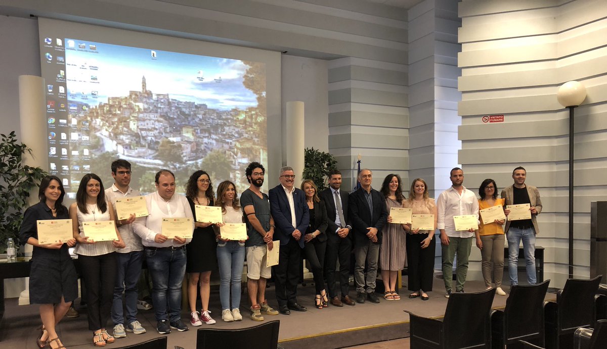 Oggi a Matera consegna degli attestati ai laureati che hanno partecipato ai percorsi formativi del Progetto #GreenJobs #Unibas <a href="/conai/">CONAI</a> 
Ecco una rappresentanza del futuro dell’economia circolare! Buon lavoro a tutti voi!