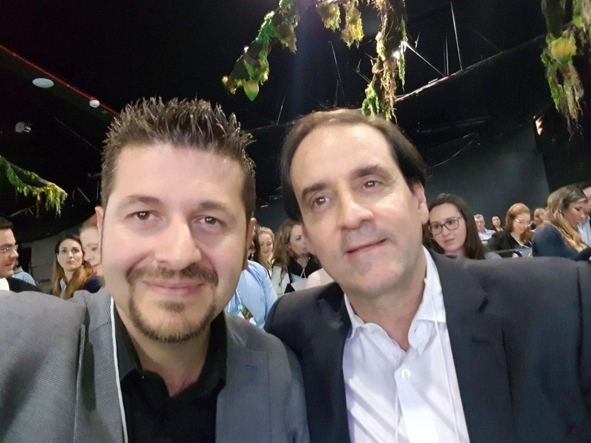 FHSanidad's tweet photo. Ceremomia inaugural del IX Gaúcho de Terapia Intensiva de @Sotirgs en Gramado. @NinNicolas #GabiHeras presentando el cuidado del cuidador y la #benditalocura de la #humanización, que ya siempre quedará en Brasil 🇧🇷🙌🏼🇧🇷🙌🏼🇧🇷🙌🏼. Obrigado!!!!! https://t.co/14TNTqzSJ5