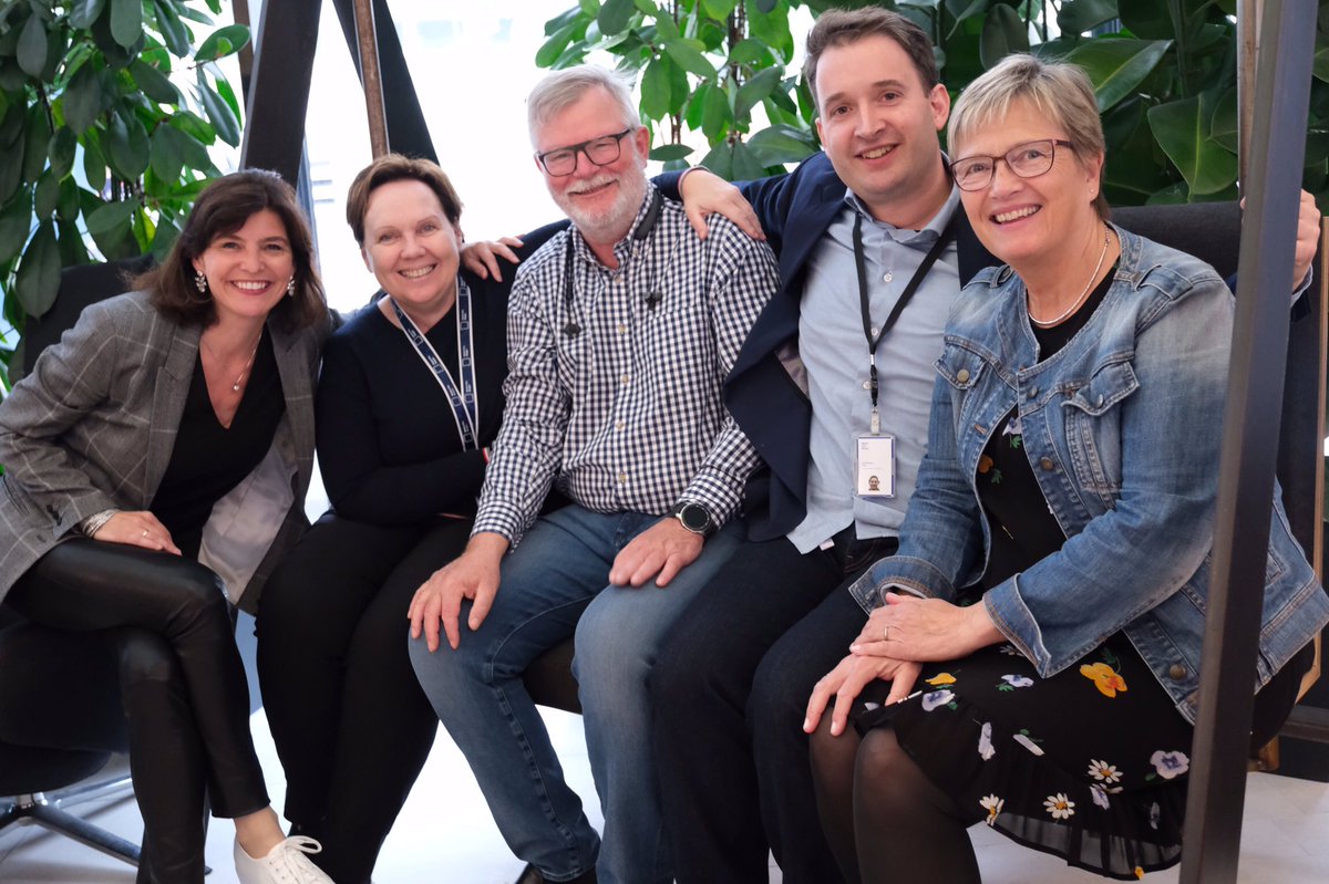 TiniusTrust's tweet photo. Snikkikk på #TiniusTalks panelet fra dagens LIVE podcast på @MediaCityBergen m/ @GretheHj, @KetilMo, @petterole, @annelyser og @lokenstavrum 🙌🏻 Opptak kommer på https://t.co/PUxWqEpaui 🎬🎧 https://t.co/EYCApKS4eM