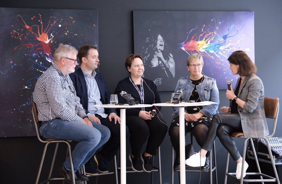TiniusTrust's tweet photo. Snikkikk på #TiniusTalks panelet fra dagens LIVE podcast på @MediaCityBergen m/ @GretheHj, @KetilMo, @petterole, @annelyser og @lokenstavrum 🙌🏻 Opptak kommer på https://t.co/PUxWqEpaui 🎬🎧 https://t.co/EYCApKS4eM