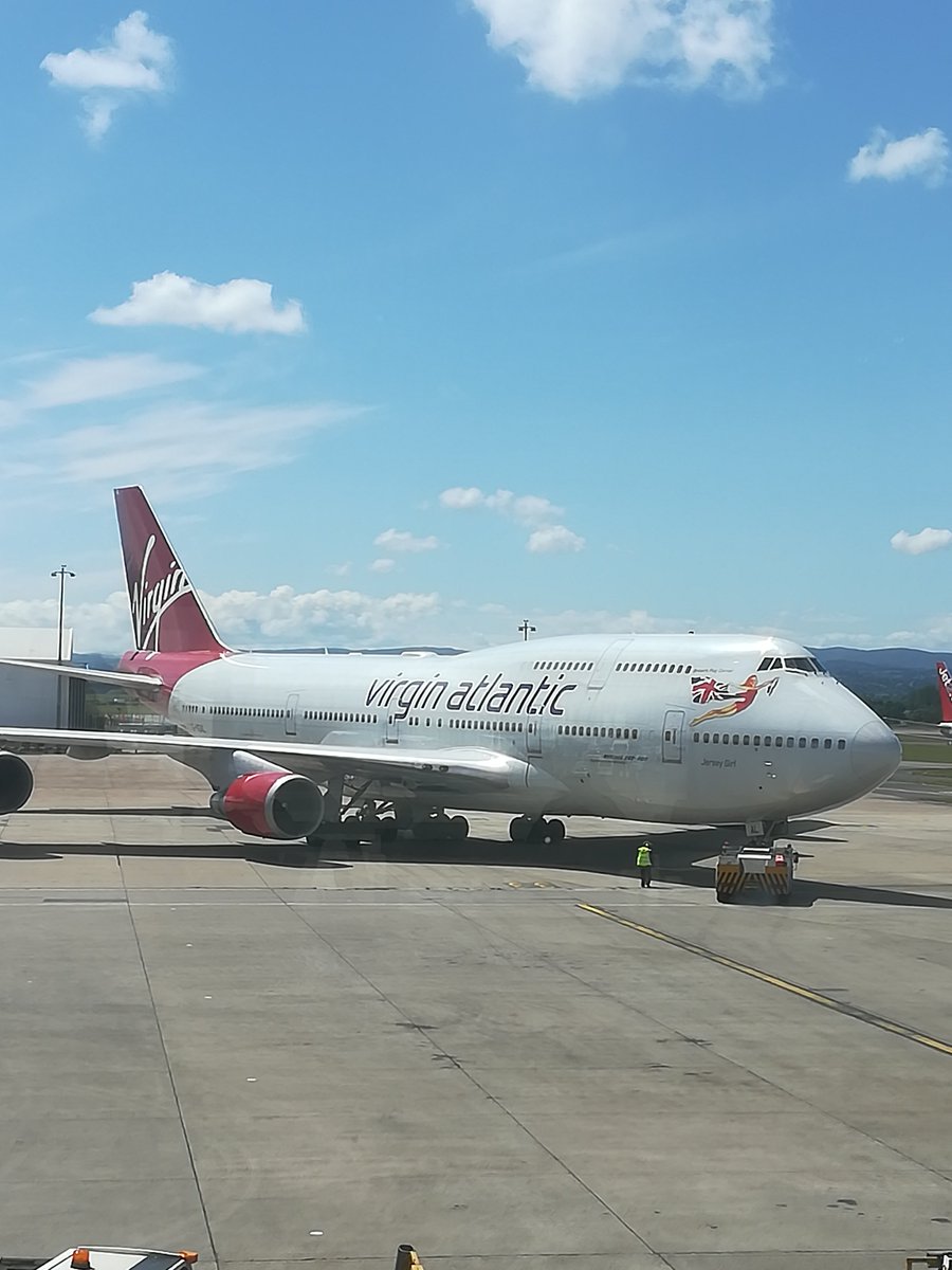 kev_tee's tweet photo. @londonD78 @natzk81 not on this one unfortunately, but look at these pictures #planegeeks https://t.co/ECjwaYF1Wy