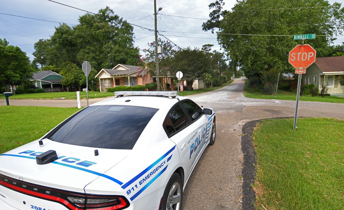 Good morning, Hattiesburg! If you see us, give us a wave, or stop and speak. Anything that you see in your neighborhood that may look out of place, let us know. Be sure to Park Smart. Lock those vehicle doors, remove the valuables, and help us prevent auto burglaries.👮‍♂️🚔👮‍♀️