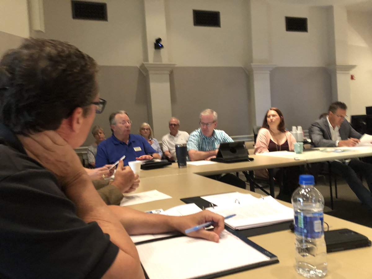 PatCothamMeck's tweet image. In @HuntersvilleGOV attending Meeting on #OcularMelanoma cluster in North Meck. @MIBales @NatashaMarcusNC @ChristyClarkNC Mayor John Aneralla leads the discussion. #SeriousIssue #ManyQuestions