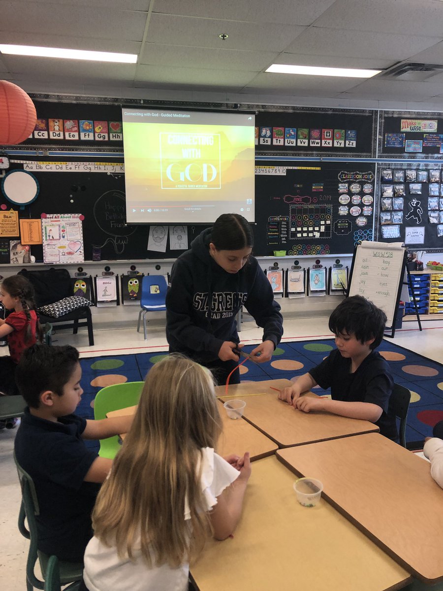 Library_SGS's tweet photo. The Stop the Stigma Team's "Mental Health Awareness Day". Thanks to members of the team for visiting Room 113 @StGregoryCS @TCDSB #connectingwithGod #prayer #faith #awareness #rosary #meditation #rosarymaking https://t.co/lKX4cK9PNo