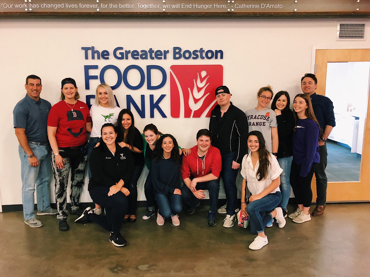 issues_group's tweet photo. The team is here to volunteer @Gr8BosFoodBank 📦 #SMCPR https://t.co/a9XzWTMPq9
