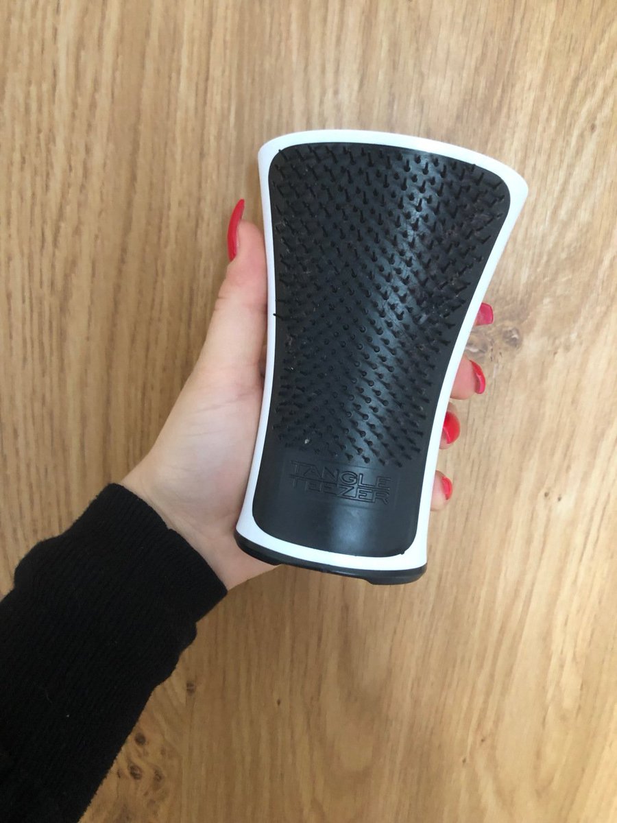 JasmineW_BN's tweet photo. REVIEW: Aqua Splash Tangle Teezer https://t.co/rlZt3uXFBo https://t.co/0fI8u6cimO