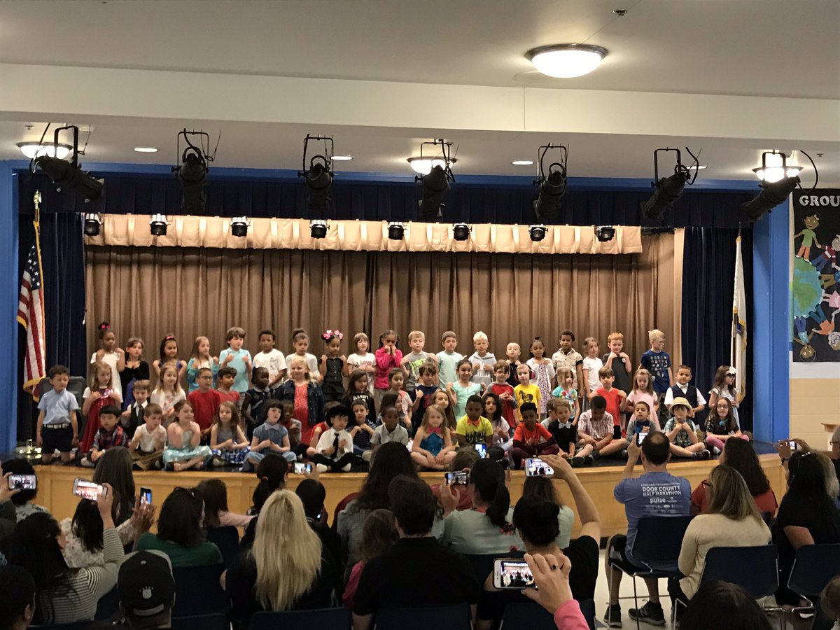 SPS_BatesLIT's tweet photo. Kindergarten 2018-19! What a great year!❤️ @sps_bates https://t.co/RhdKuRSQnG