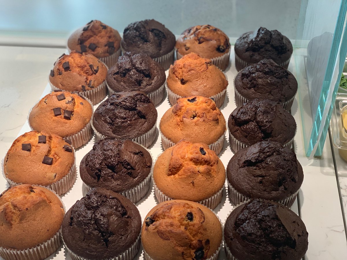 FruityIceOff's tweet photo. C'est le moment de prendre son dessert. #muffin #dessert https://t.co/iHs7L5gmMp