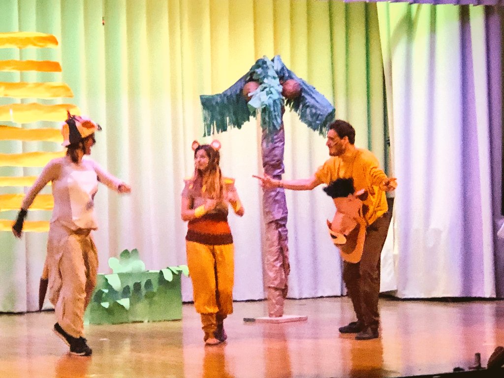 patrociniosj's tweet photo. ¡Seguro que os gustaría ver alguna foto más del fantástico espectáculo que hemos visto hoy! 😍
“EL REY LEÔN” en el Patrocinio.
#EducaciónInfantil
#EducaciónPrimaria https://t.co/qBTgjVxs62