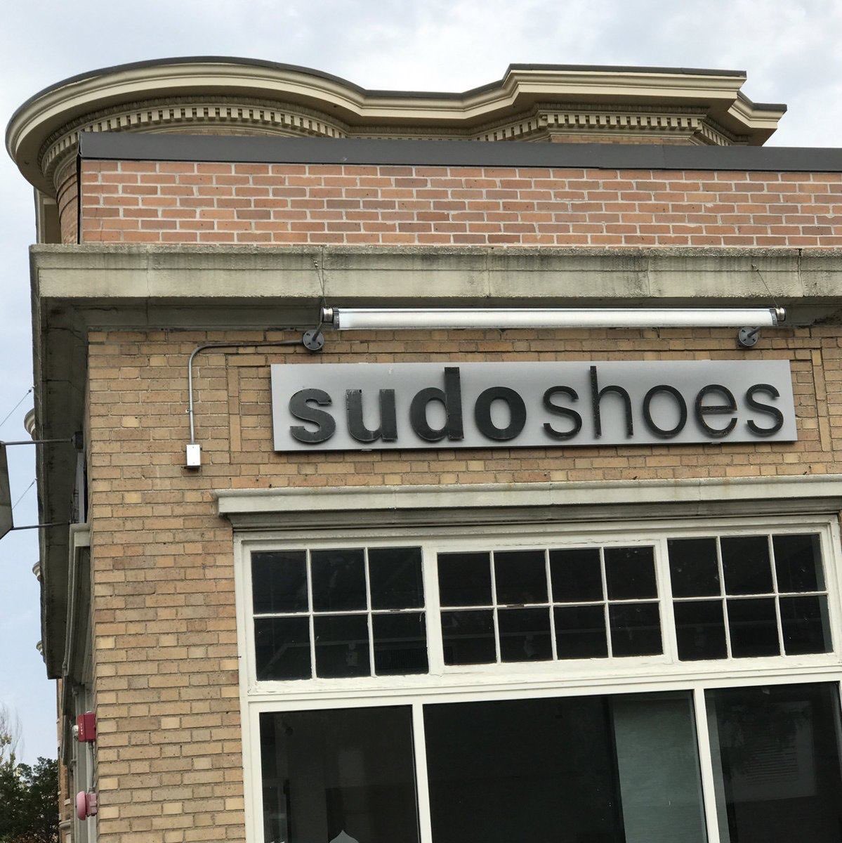 gnuowned's tweet photo. Cuando dicen: a fuerza ni los zapatos entran. ¡Ah cómo no! https://t.co/KykzidcrIM