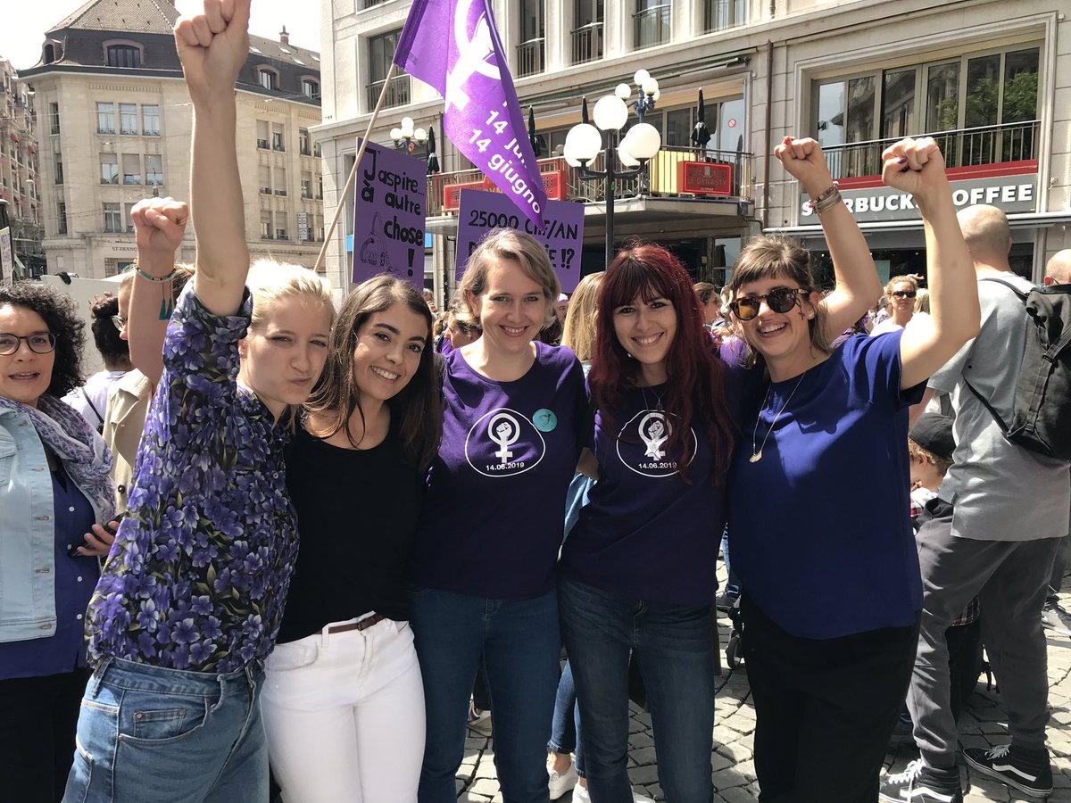 YanPauchard's tweet photo. Les femmes de #Letemps en première ligne à Lausanne! #grevedesfemmes https://t.co/aL21l1OnNe